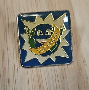 🎉BOGO🎉Cartoon Earth Face Pin